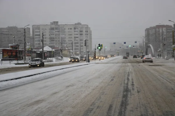 Vue Depuis Fenêtre Voiture Pendant Pluie Neige Mouillée Faible Visibilité — Photo