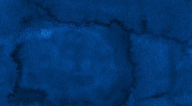 Klasik mavi suluboya arka plan, yırtık felçler ve pürüzlü lekeler. Tasarım, şablon ve şablon için soyut indigo arkaplanı.