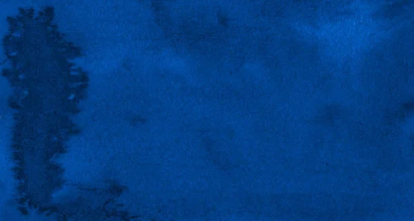 经典的蓝色水彩画背景 有撕破的笔划和不均匀的污迹 模板和图样的深蓝色背景 — 图库照片