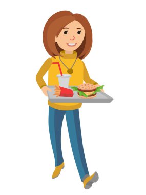 Kadın yemek onun elinde bir tepsi ile.