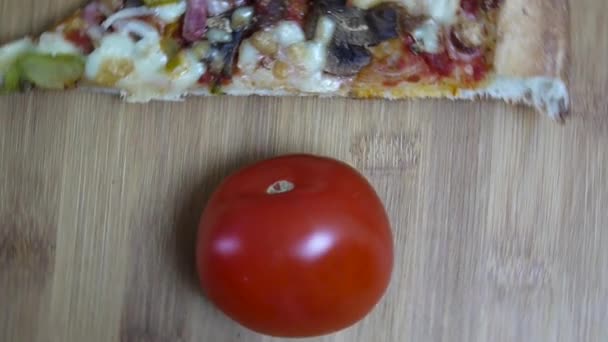 Freshly baked slice of Italian Pizza and tomato — Stock Video