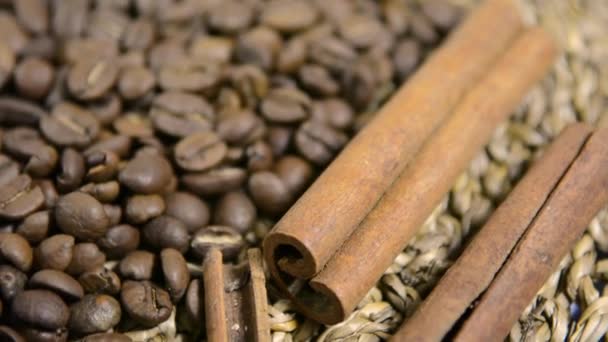 Coffee beans and cinnamon sticks at natural woven background — Stock Video