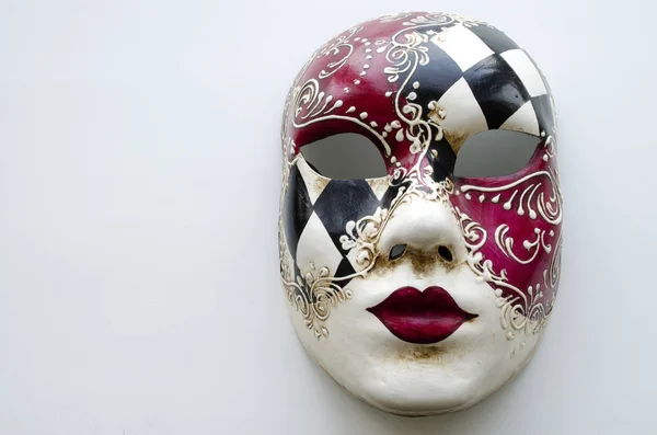 Vermelho preto e branco máscara veneziana — Fotografia de Stock