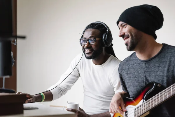 Artistas que produzem música . — Fotografia de Stock