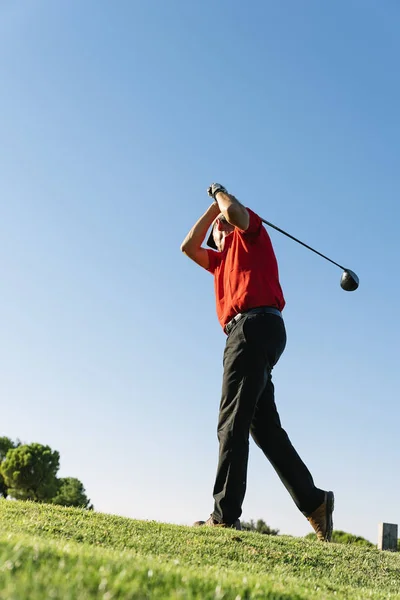 Golfist játék a golf course. — Stock Fotó