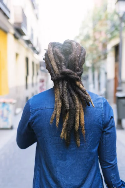 通りで dreadblocks とアフリカ系アメリカ人. — ストック写真