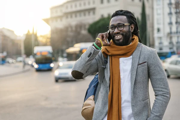 Uomo d'affari per strada . — Foto Stock