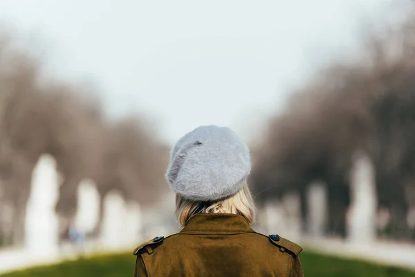 Portrait of a Young woman in the street. — Stock Photo, Image