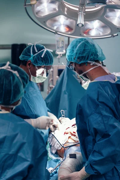 Team of Surgeons Operating. — Stock Photo, Image