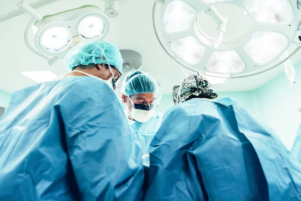 Team of Surgeons Operating. — Stock Photo, Image