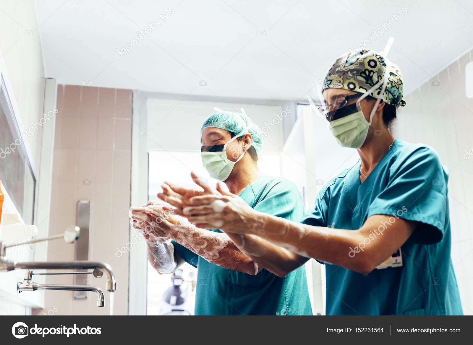 подготовка хирурга. подготовка вк операции. подготовка к операции. подготовка рук хирурга к операции. подготовка к операции.