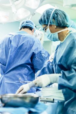 cerrahlar ameliyat ekibi.