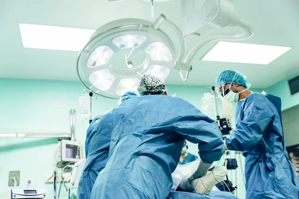 Team of Surgeons Operating. — Stock Photo, Image