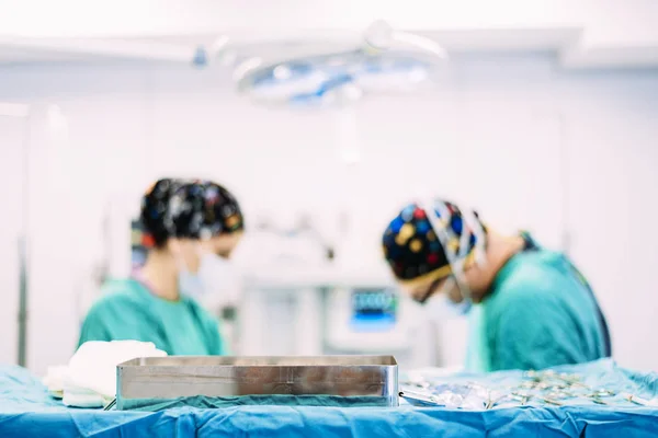 Team van chirurgen werkzaam in het ziekenhuis. — Stockfoto