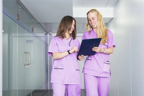 Veterinaire professionals in de kliniek. — Stockfoto