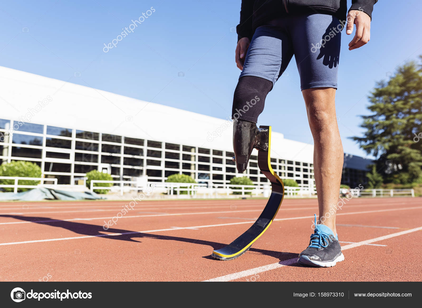 Close up disabled man athlete with leg — Stock Photo
