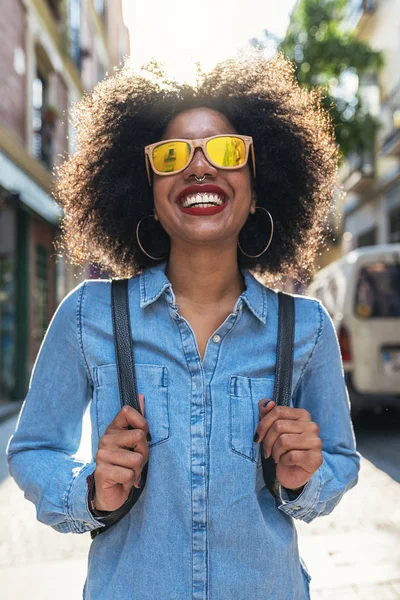 Güzel afro Amerikalı kadın portresi.