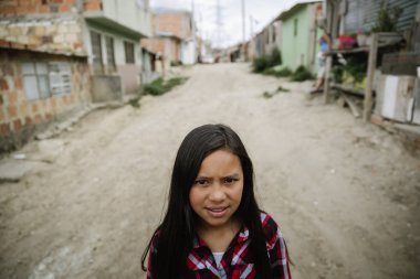 Shanty Town sevimli kız portresi.