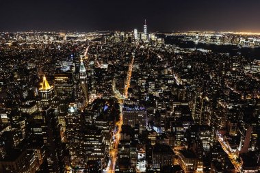 New York şehrinin gece manzarası.