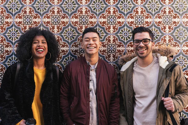 Portrait of group of friends looking the camera. — Stock Photo, Image