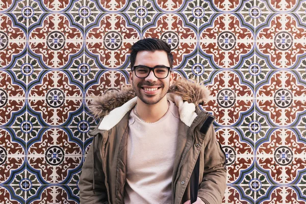 Retrato de jovem caucasiano bonito . — Fotografia de Stock