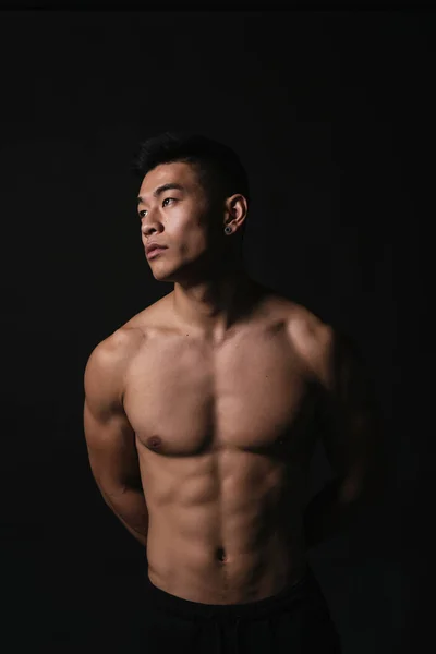 Retrato de joven asiático chico con cuerpo de fitness . — Foto de Stock