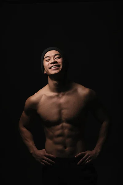 Porträt eines jungen asiatischen Jungen mit Fitness-Körper. — Stockfoto