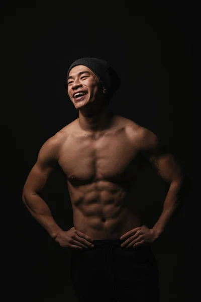 Porträt eines jungen asiatischen Jungen mit Fitness-Körper. — Stockfoto