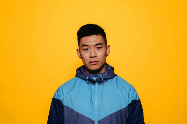 Retrato de jovem asiático menino com sportswear . — Fotografia de Stock