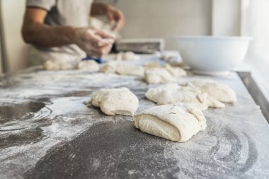 Tanınmayan baker adam çalışma.