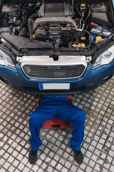 Coche mecánico profesional de reparación . — Foto de Stock