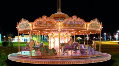 bir atlıkarıncaya 3d cg render