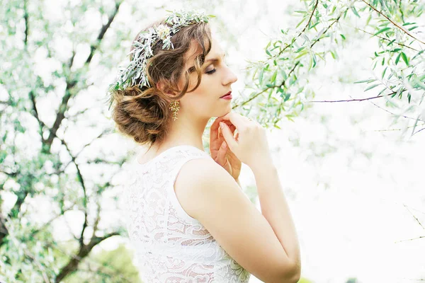 Jovem linda recém-casada. Casamento . — Fotografia de Stock