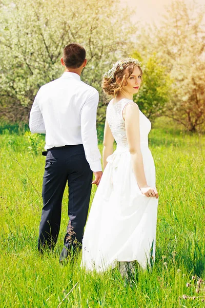 Junges und schönes Paar. Hochzeit. — Stockfoto