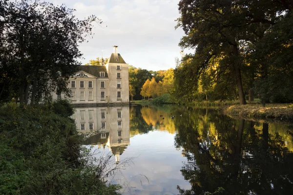 Warmont house Warmond yanında