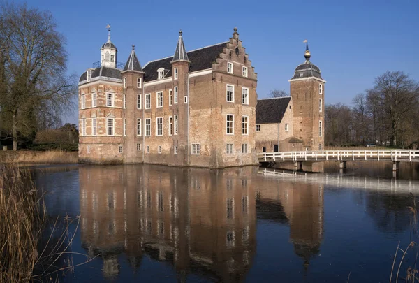 Castillo en el pueblo holandés Ruurlo — Foto de Stock