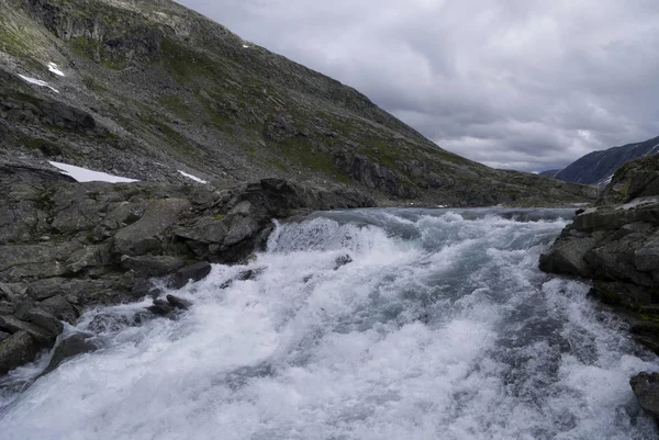 Водоспад на дорозі Strynefjell — стокове фото