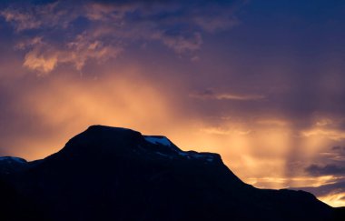 Geiranger üzerinde gün batımı