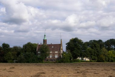 Meeuwen kalesi kaldı.