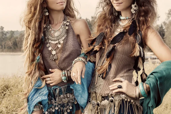 Two beautiful boho girls in ethnic jewelry. Close up — ストック写真