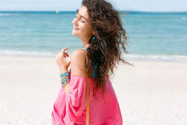 Attractive boho styled young cheerful woman on the beach — Stock Photo, Image