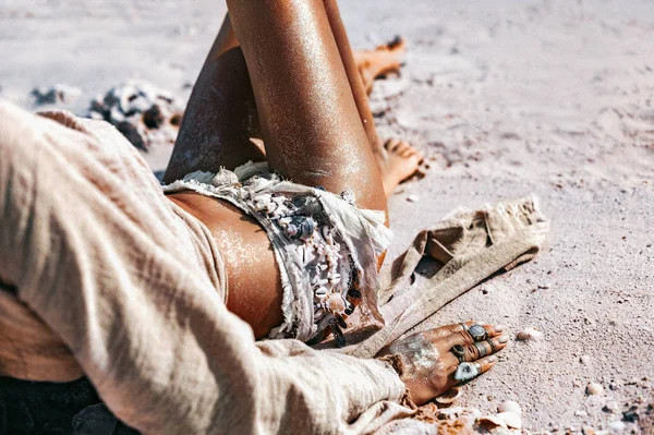 Close up of young tanned woman buttocks with boho accessories — Stock Photo, Image