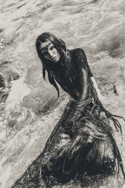 şık genç kadın açık havada. cadı zanaat ruhsal kavramı