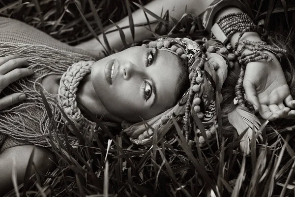 Fashion Shot Boho Woman Turban Lying Grass — ストック写真