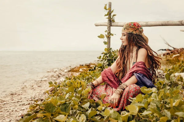 Attractive Gypsy Style Young Woman Posing Outdoors — Stok fotoğraf