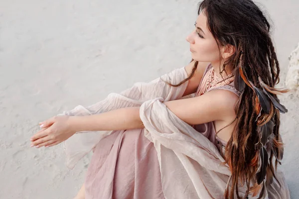 Retrato Joven Tierna Mujer Estilo Bohemio Relajarse Playa — Foto de Stock