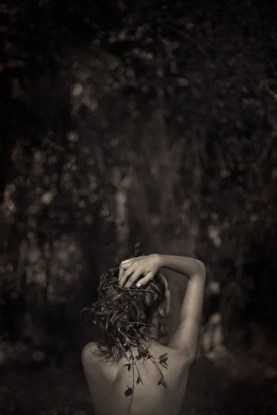 Retrato Sensual Jovem Mulher Bonita Com Fundo Selva — Fotografia de Stock