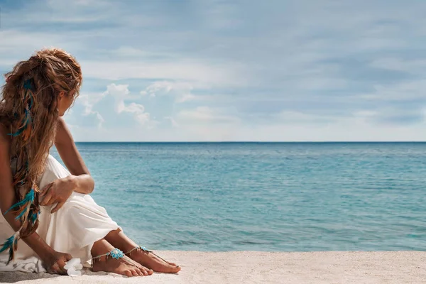 Ritratto Moda Bella Sposa Abito Bianco Sulla Spiaggia — Foto Stock