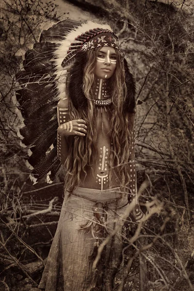 Portrait Beautiful Woman Primitive Indian Hunter Concept — 스톡 사진