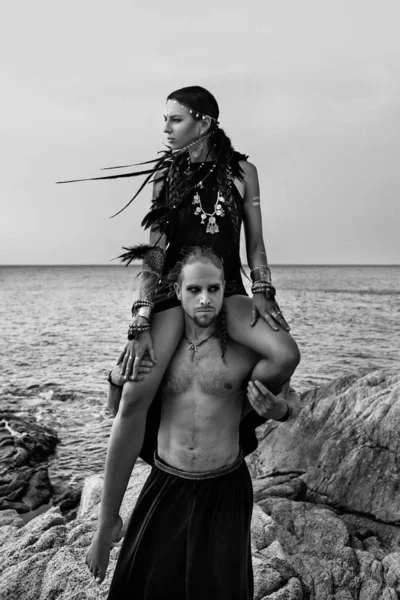 Schönes Paar Posiert Gemeinsam Stammeskonzept Der Natur — Stockfoto